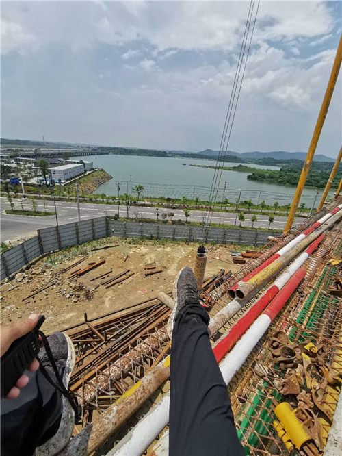 叶城县作业中发生设备损坏或人员意外，责任怎么划分？